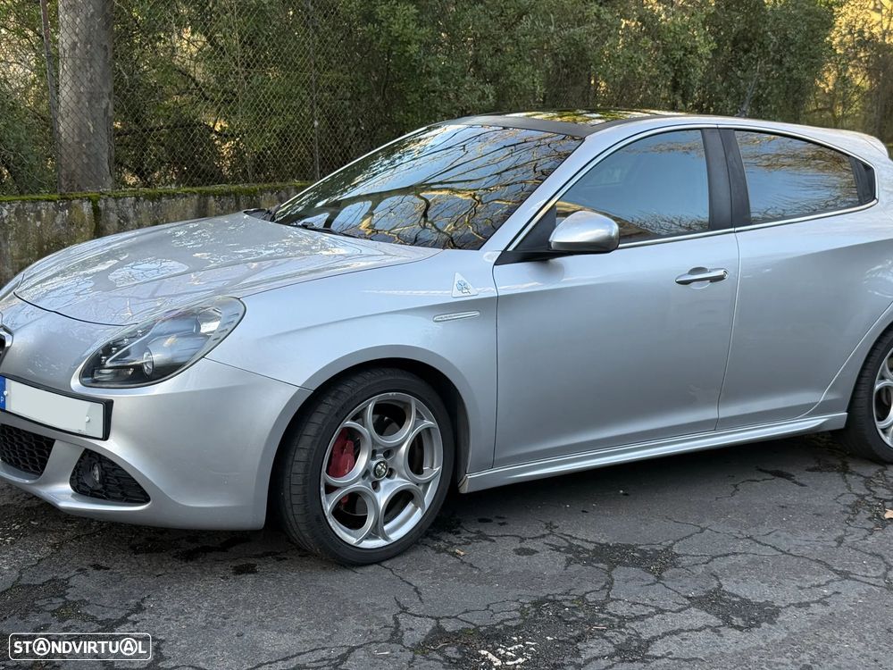 Alfa Romeo Giulietta ver-1750-tbi-quadrifoglio-verde - 7