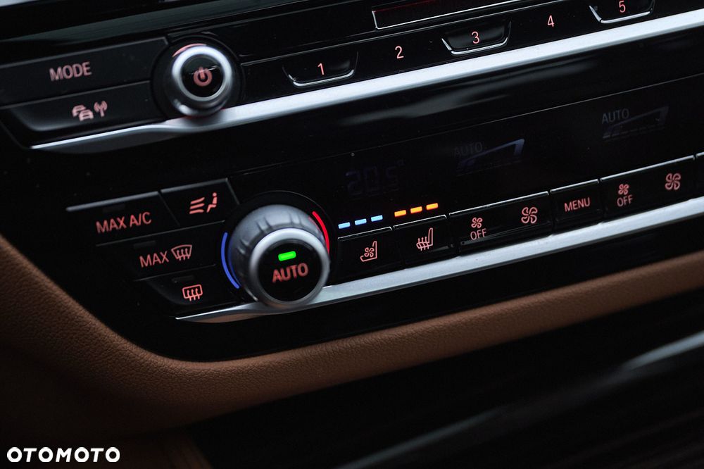 BMW Seria 5 530i xDrive M Sport sport - 26