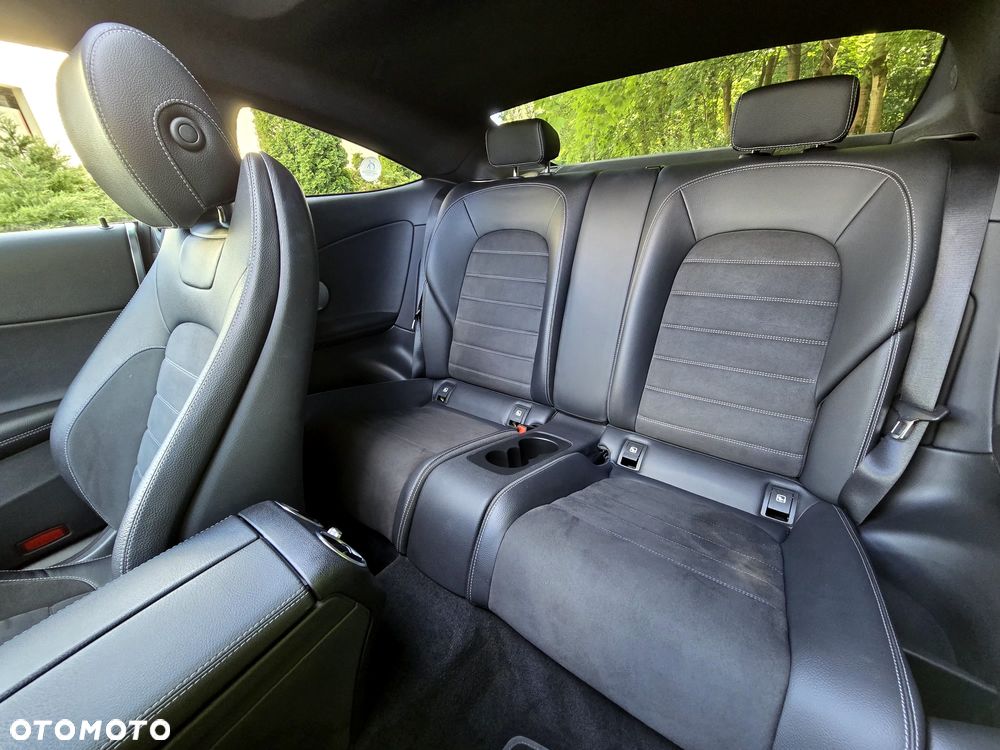 Mercedes-Benz Klasa C 300 4MATIC 9G-TRONIC - 31