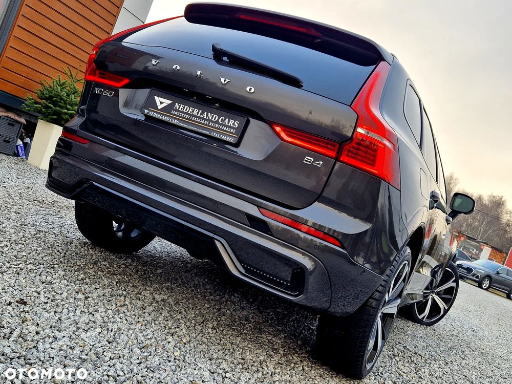 Volvo XC 60 B4 D Plus Dark - 35