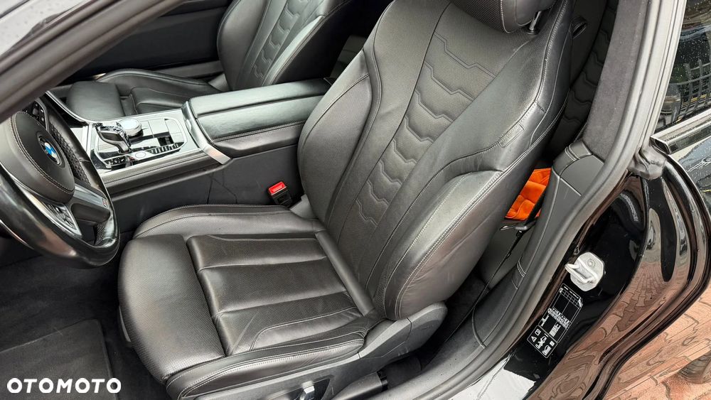 BMW Seria 8 - 7