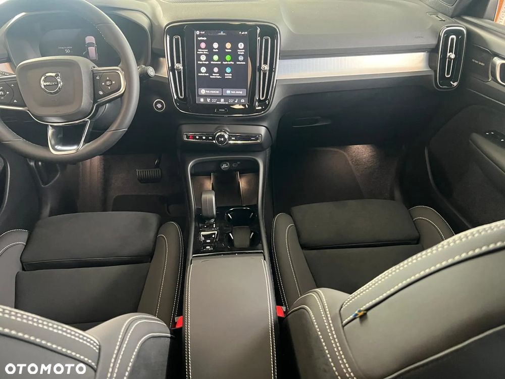 Volvo XC 40 B4 AWD Plus Dark - 16