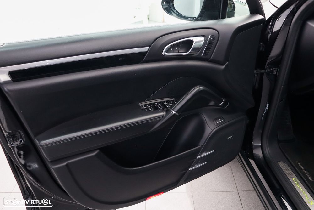 Porsche Cayenne - 29