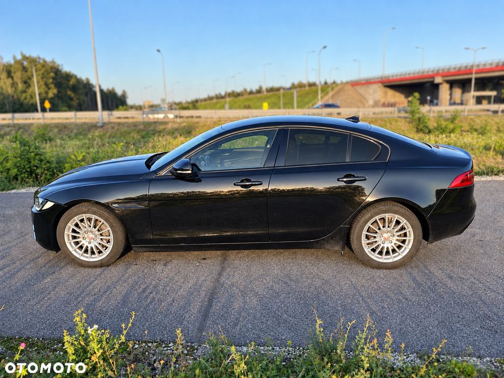 Jaguar XE 2.0 D Prestige - 6