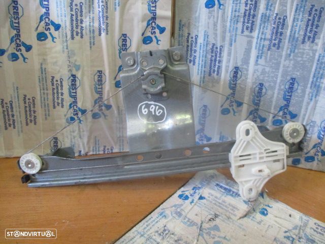 Elevador Manual 827003722R RENAULT CLIO 4 2015 5P Td - 1