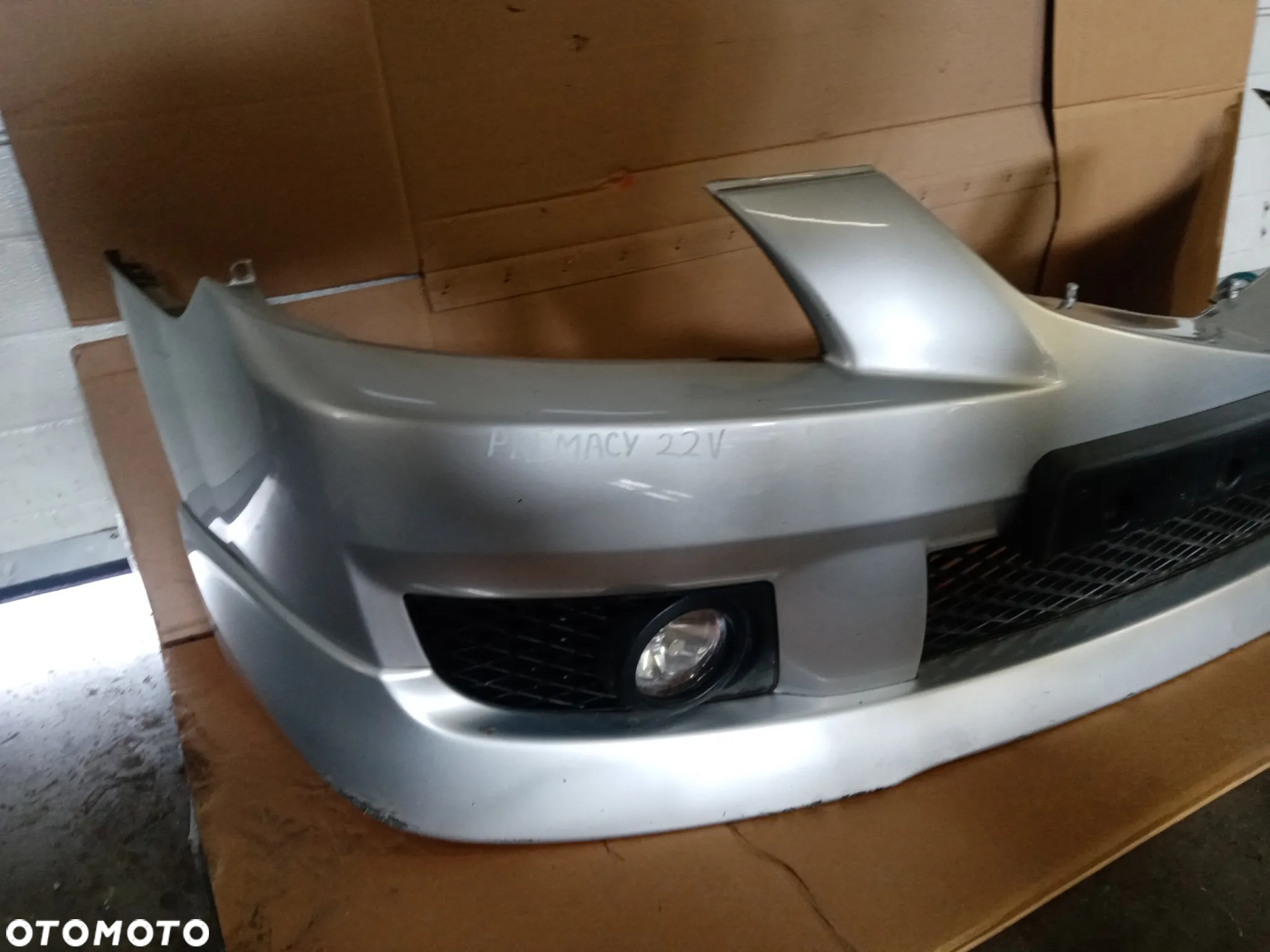 Zderzak przód przedni Mazda Premacy 22V - 2