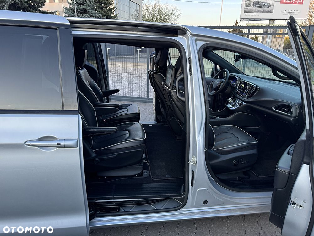 Chrysler Pacifica - 15