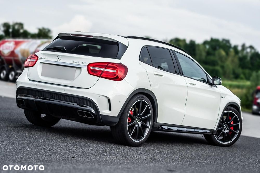 Mercedes-Benz GLA - 10