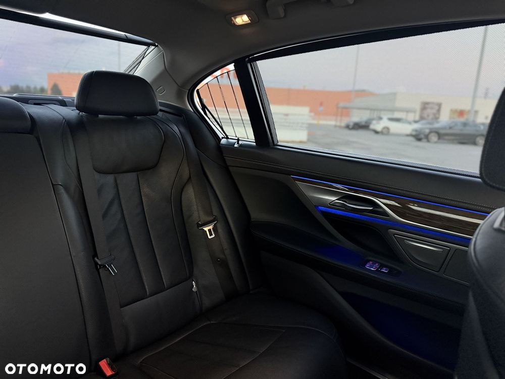 BMW Seria 7 740Li xDrive - 34