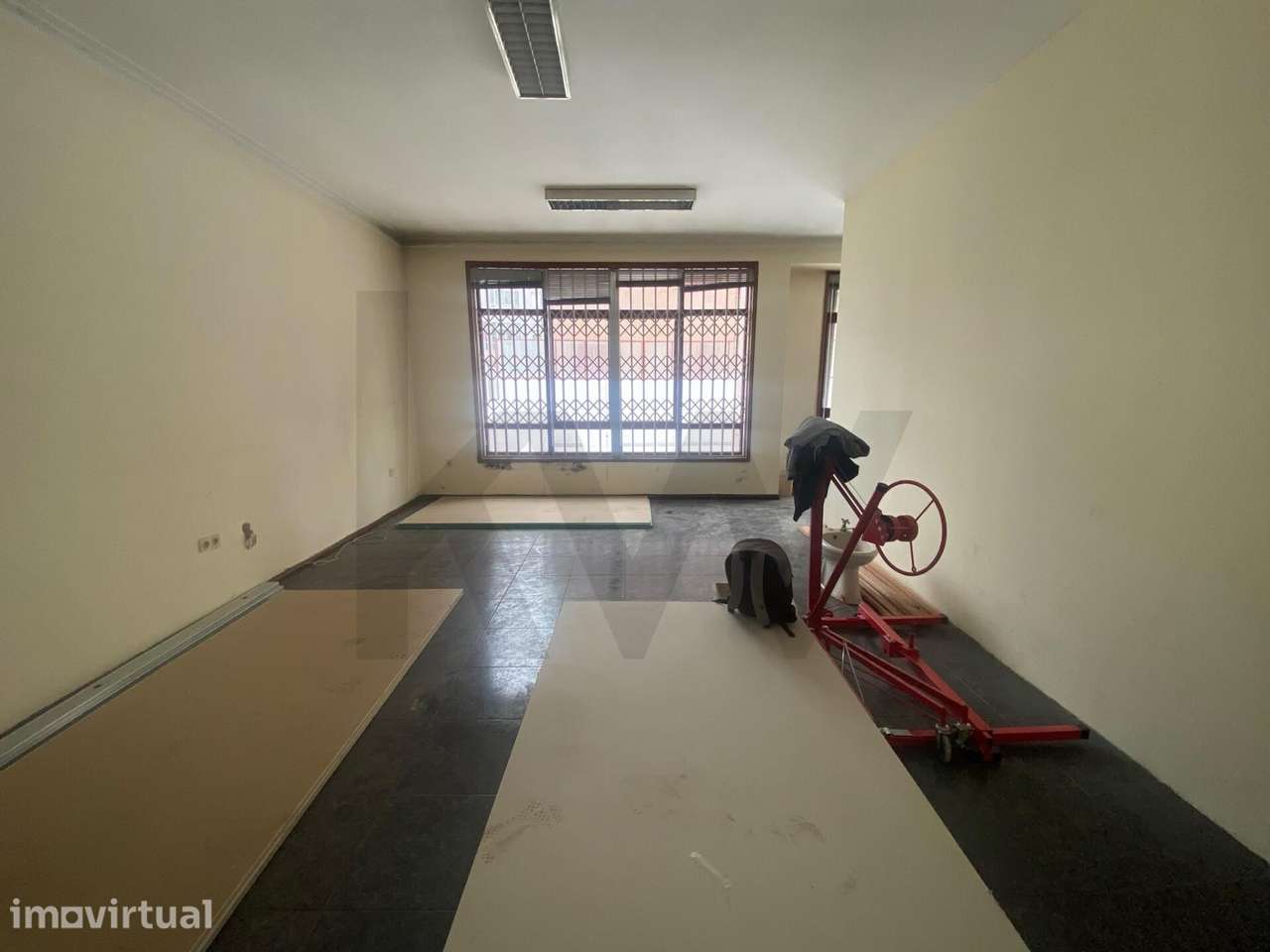 T1+1 totalmente remodelado com terraço de 21 m2 — junto ao Polo Univer - Grande imagem: 4/17