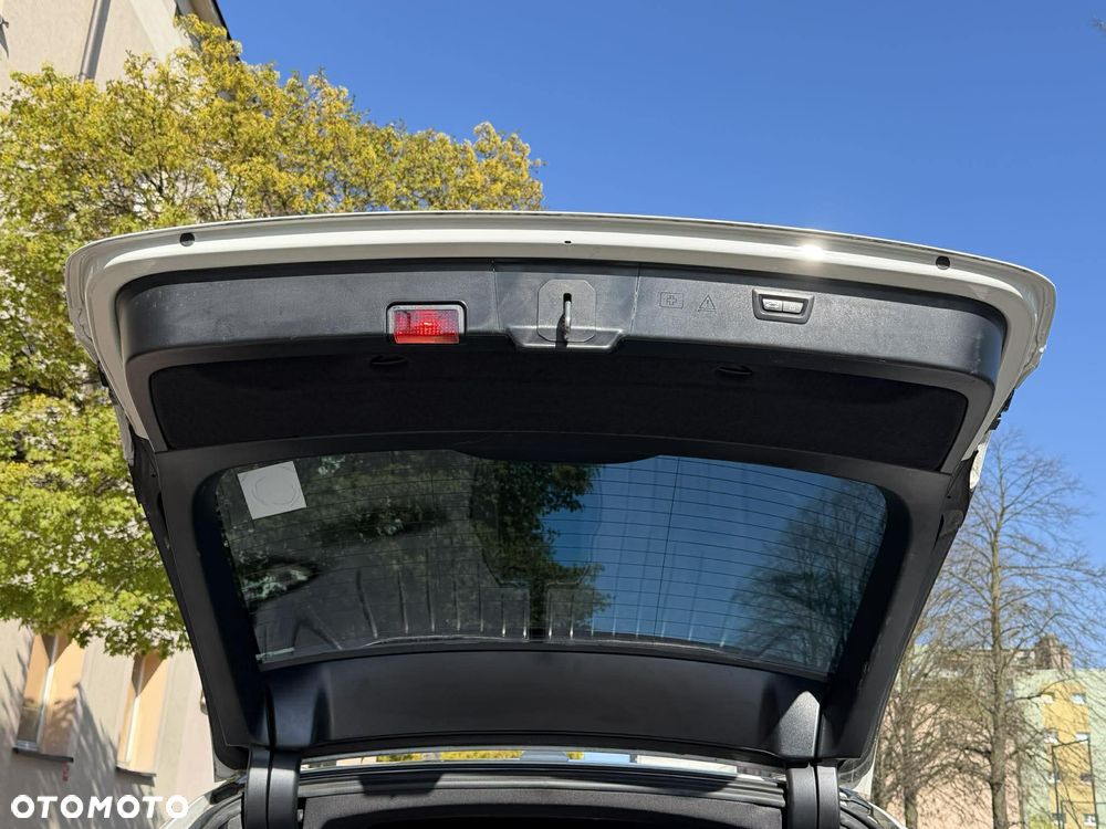 BMW Seria 5 520d xDrive - 16