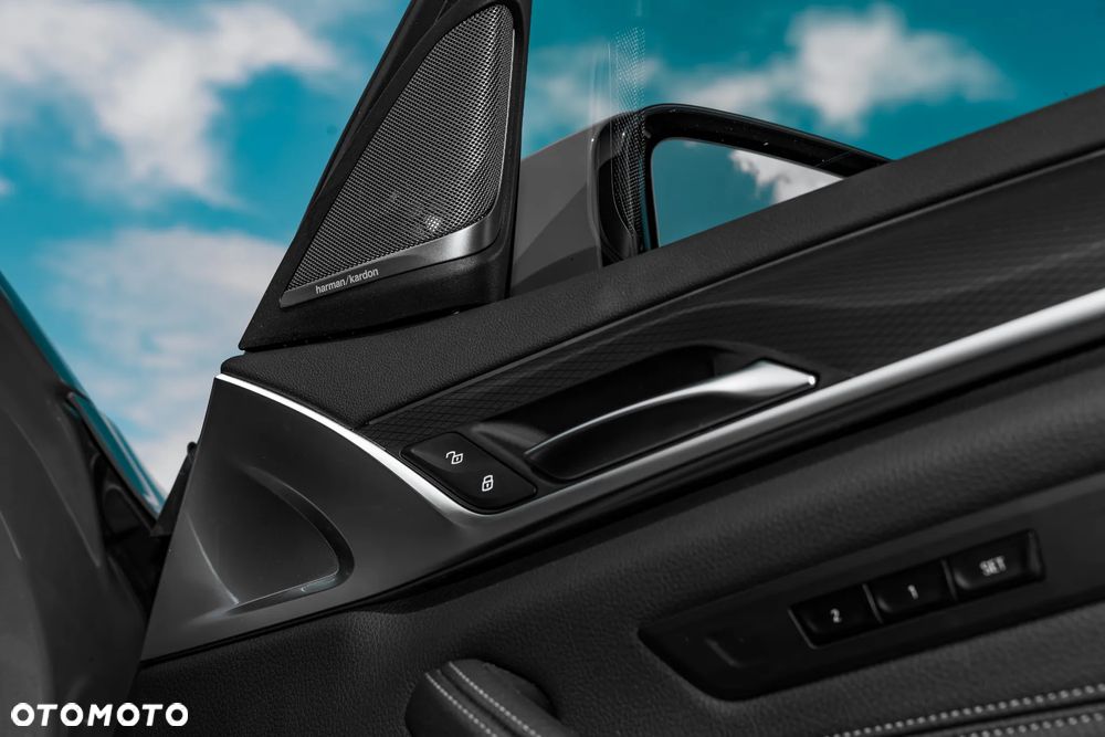 BMW Seria 5 520d xDrive Touring M Sport Edition - 13