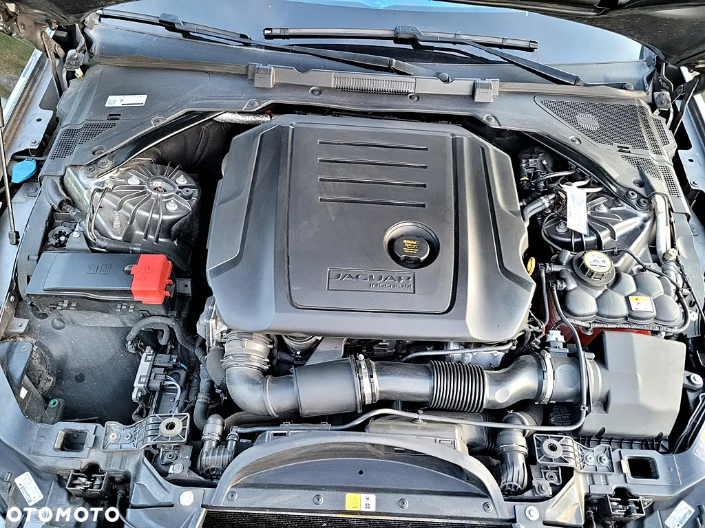 Jaguar XF 2.0 i4D R-Sport - 34