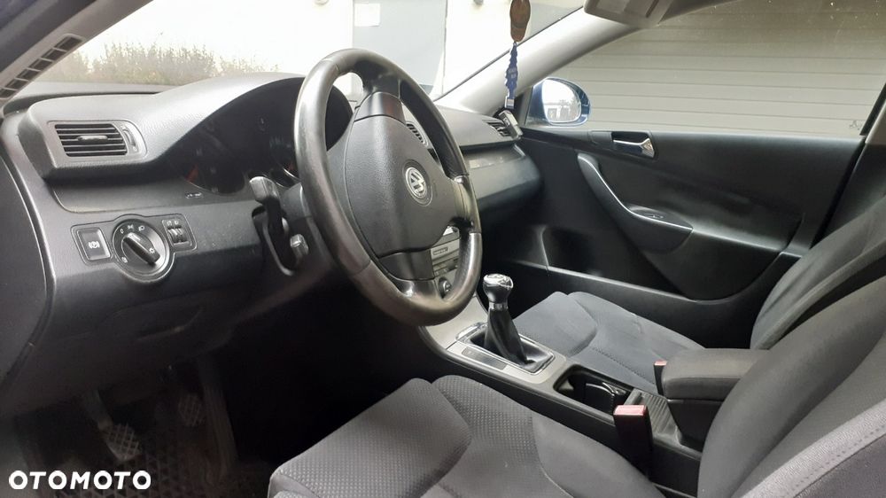 Volkswagen Passat 2.0 Blue TDI SCR Highline - 9