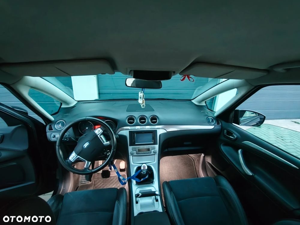 Ford S-Max - 11