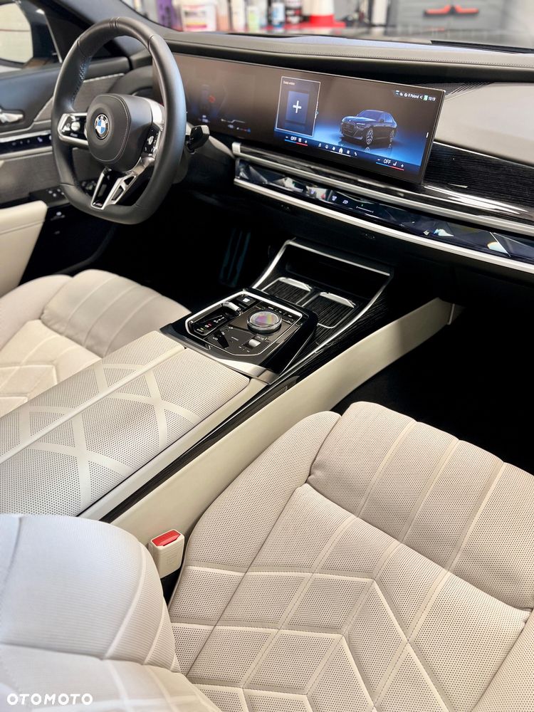 BMW Seria 7 - 24