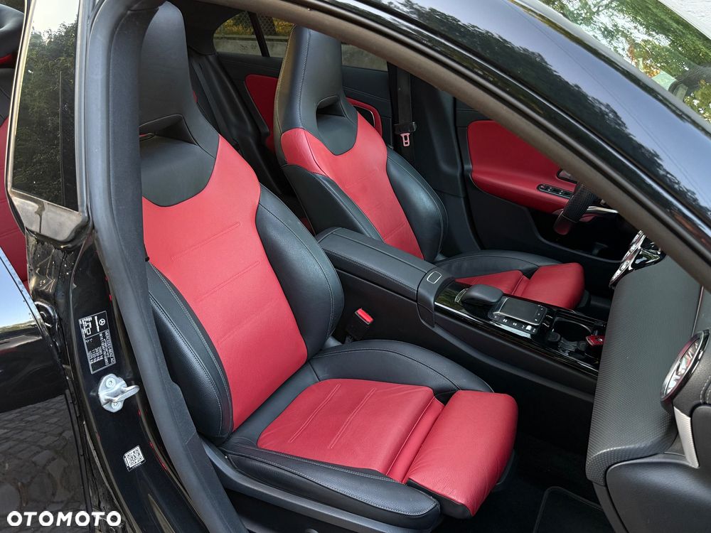 Mercedes-Benz CLA 250 4-Matic AMG Line 7G-DCT - 14