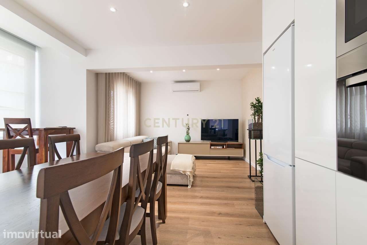 APARTAMENTO T3 DUPLEX | ENTRECAMPOS | LISBOA - Grande imagem: 2/40