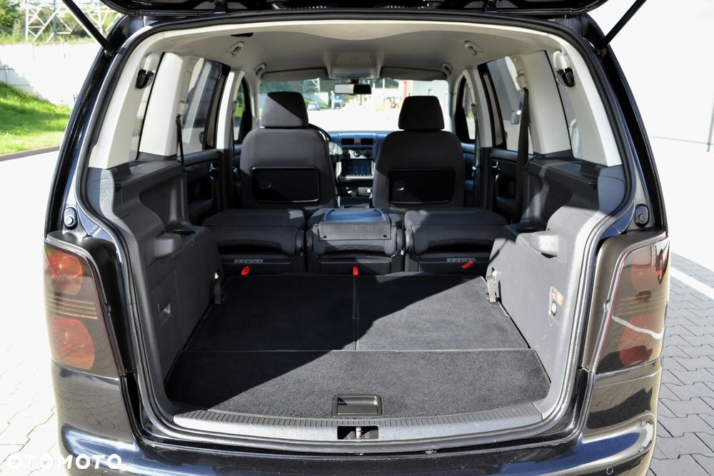 Volkswagen Touran 1.9 TDI DPF DSG Highline - 33