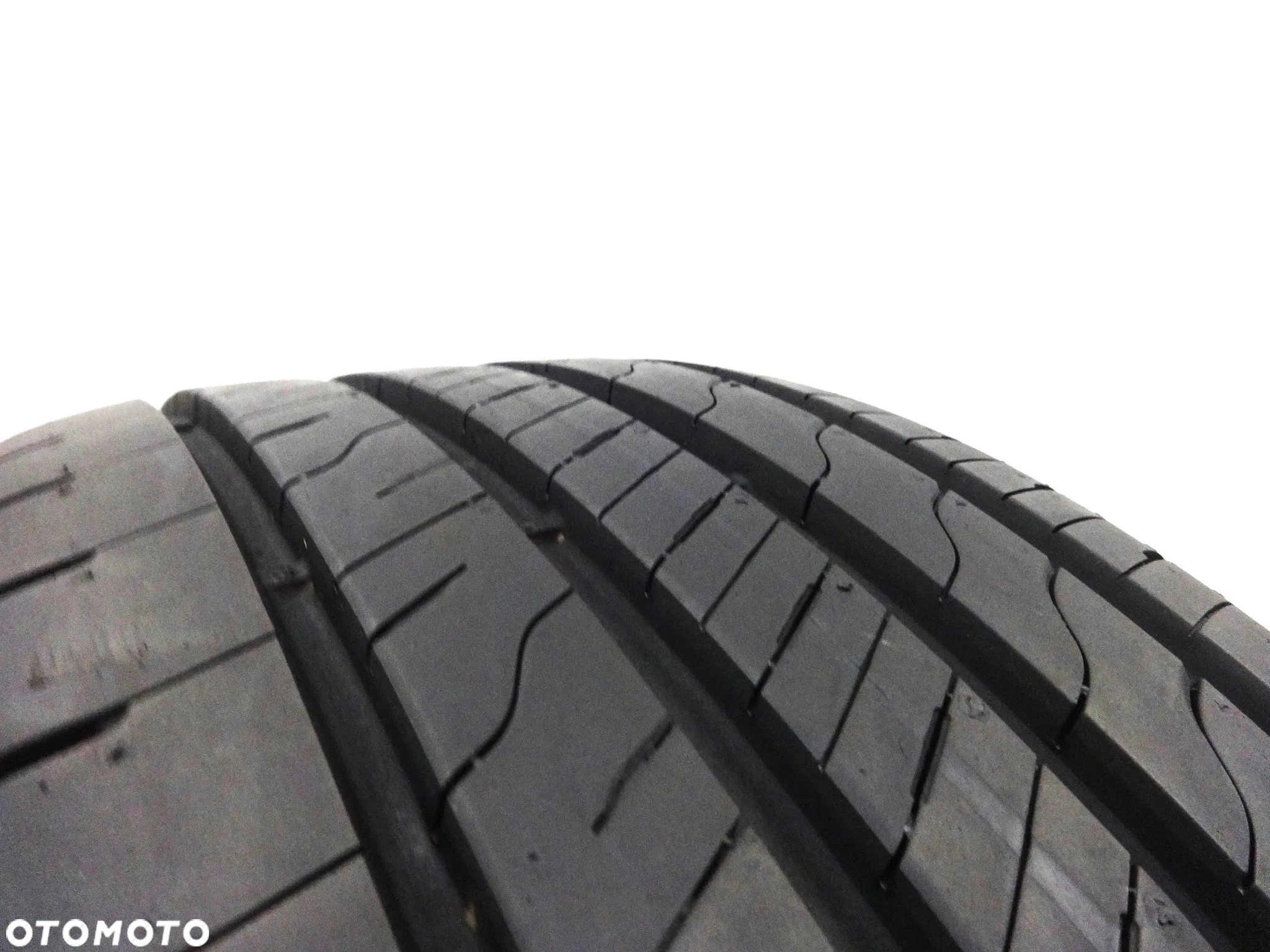 215/45/16 Goodyear EfficientGrip Performance 2 - 4
