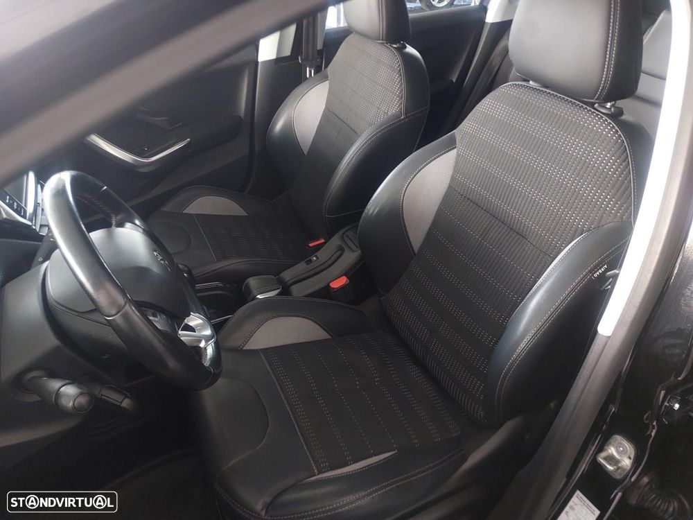 Peugeot 2008 1.2 PureTech Allure - 14