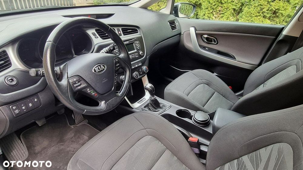 Kia Ceed - 11