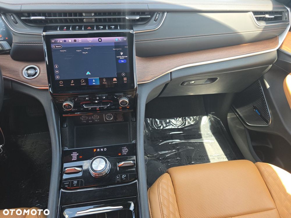 Jeep Grand Cherokee - 12