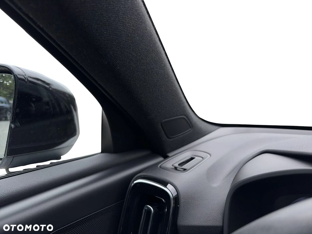 Volvo XC 40 T3 R-Design - 26