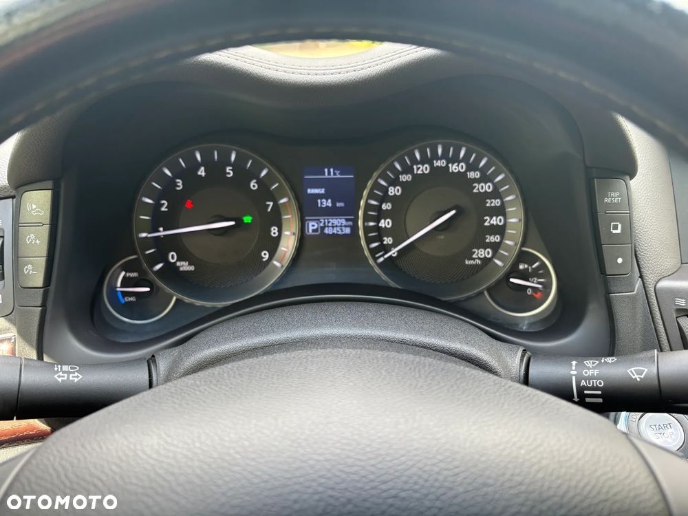 Infiniti Q70 Hybrid GT Premium - 36