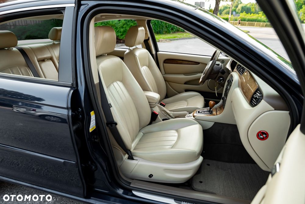 Jaguar X-Type 2.5 V6 4x4 Executive - 26