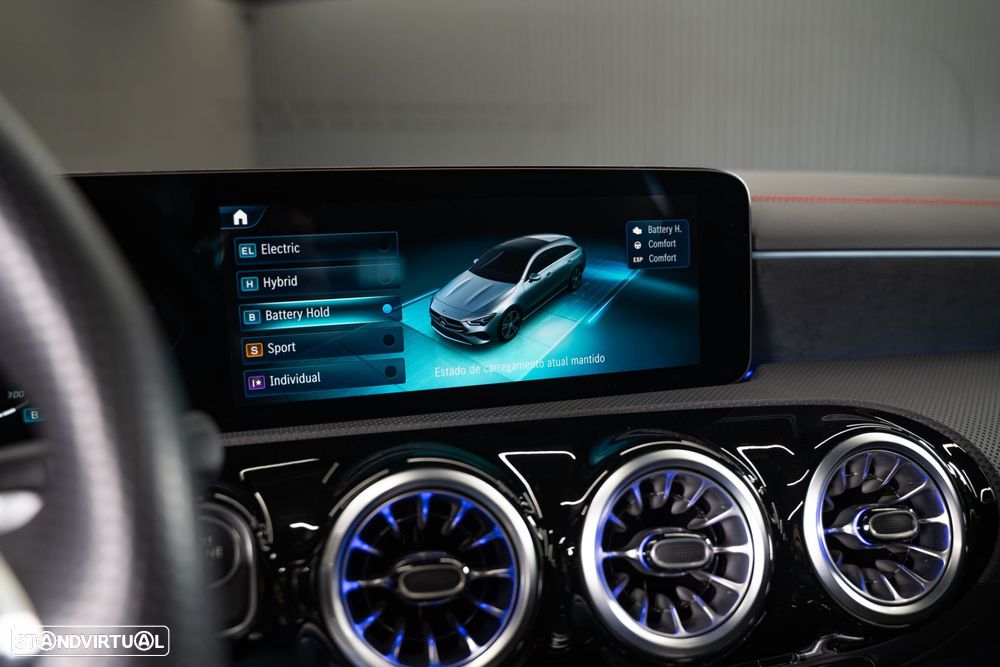 Mercedes-Benz CLA 250 e Shooting Brake AMG Line - 43