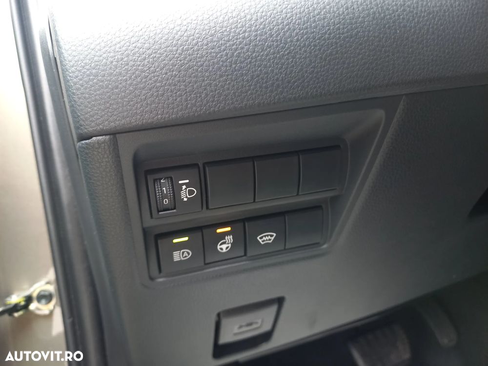 Toyota Yaris 1.5 VVT-i HSD Dynamic Bi-tone - 16