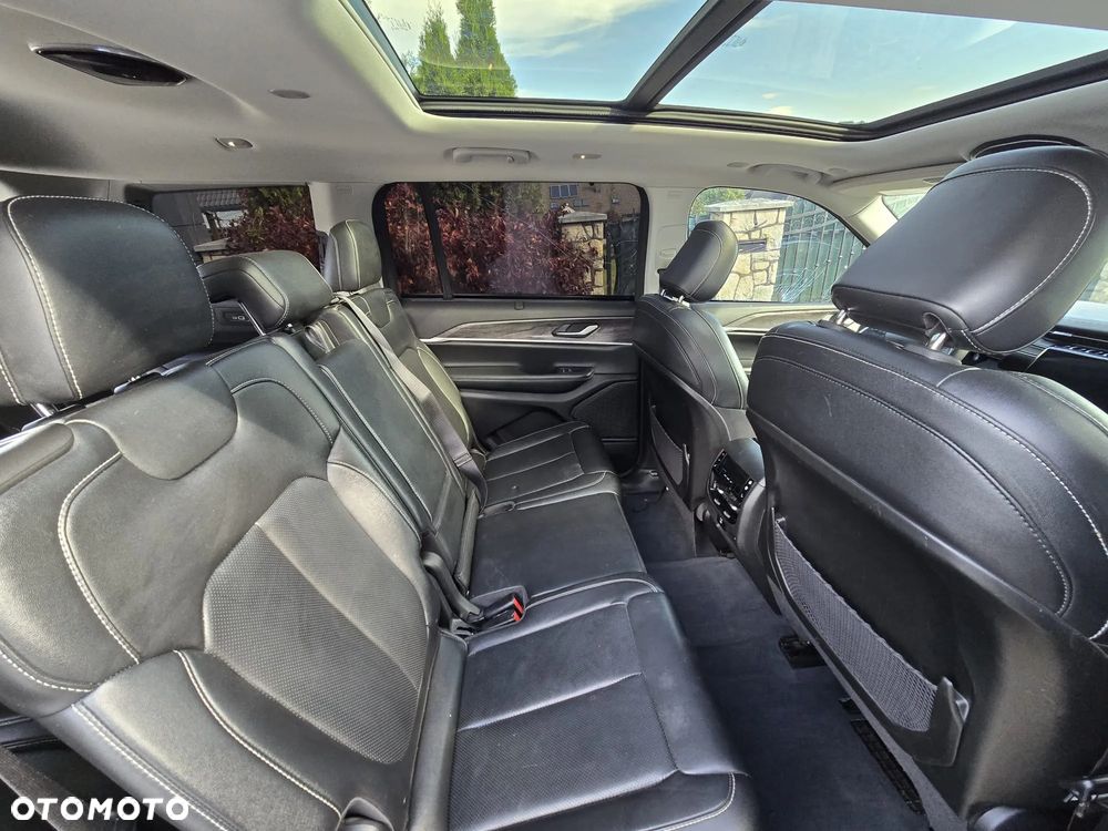 Jeep Grand Cherokee - 23