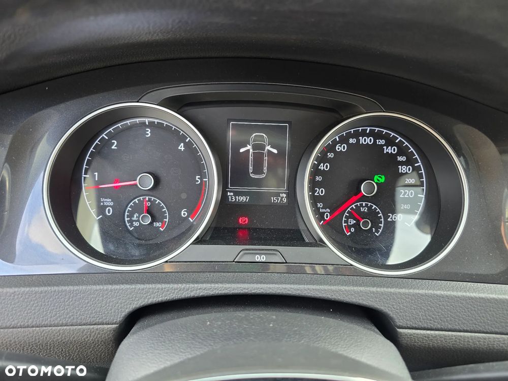 Volkswagen Golf - 24