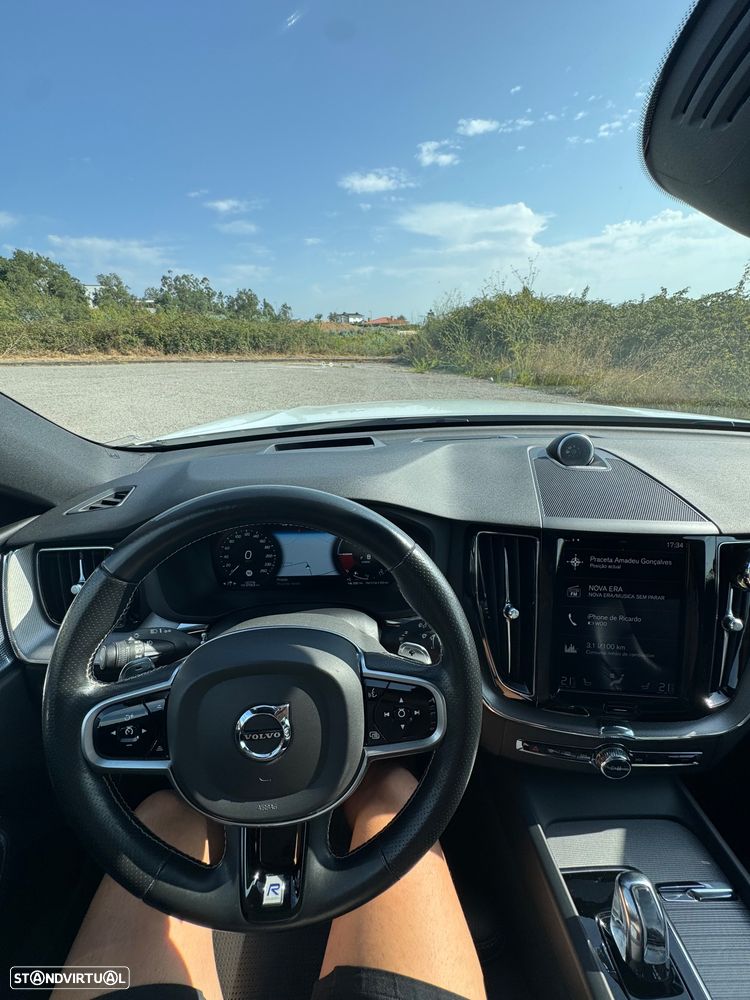 Volvo XC 60 2.0 T8 PHEV R-Design AWD - 19