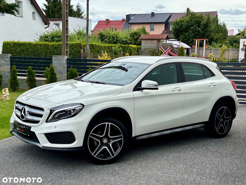 Mercedes-Benz GLA 180 AMG Line - 14