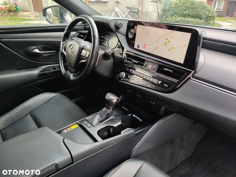 Lexus ES 300h Business Edition - 25