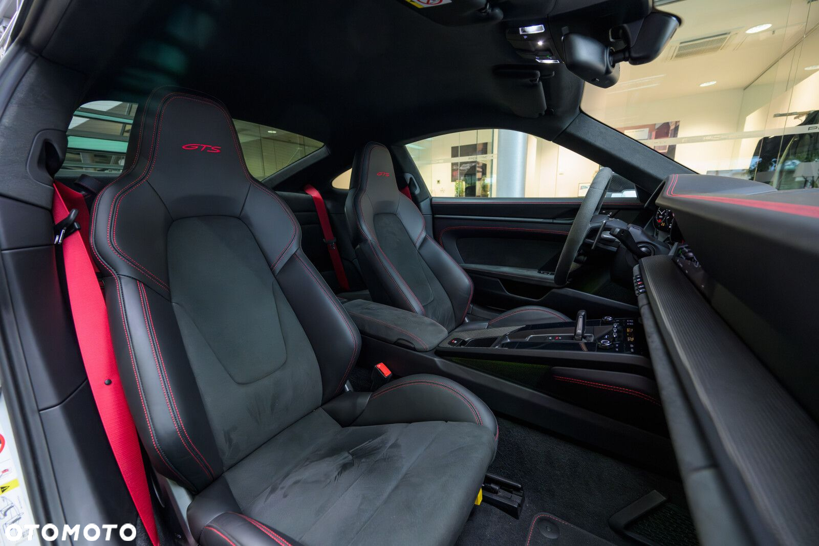 Porsche 911 Carrera 4 GTS - 15