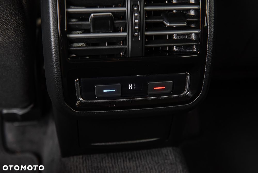 Volkswagen Passat Variant 1.6 TDI SCR DSG Business - 24