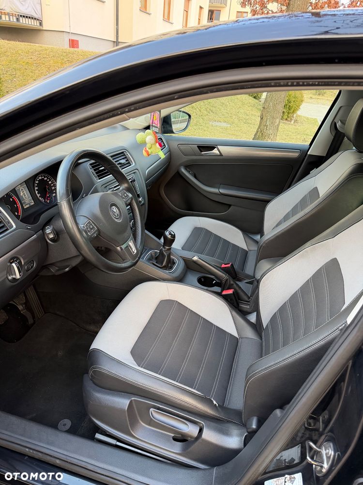 Volkswagen Jetta - 24