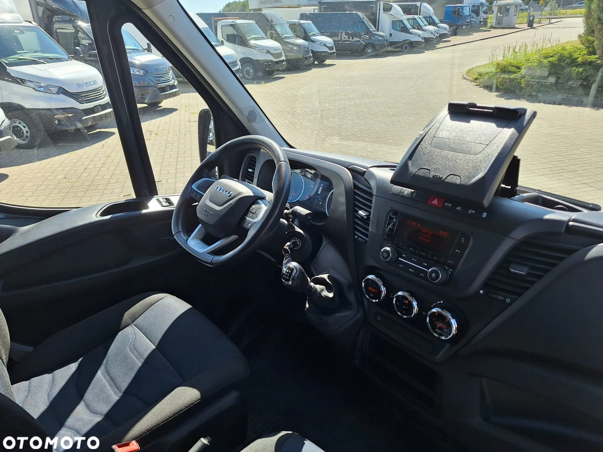 Iveco Daily 35S18 furgon maxi 16m / Krajowy / 3.0 180KM - 19