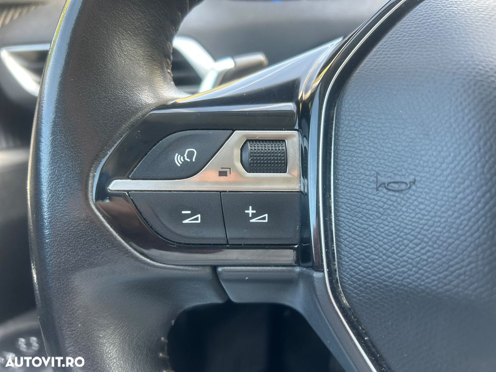 Peugeot 3008 1.2 PureTech 130 EAT8 Active Pack - 20