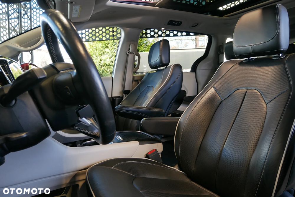 Chrysler Pacifica - 10