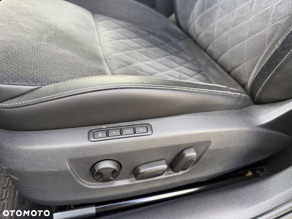 Skoda Superb 2.0 TDI DSG Sportline - 30