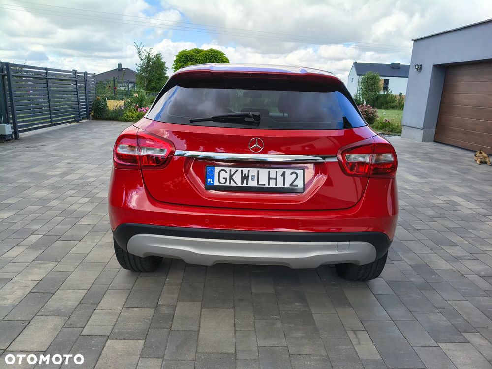 Mercedes-Benz GLA - 4