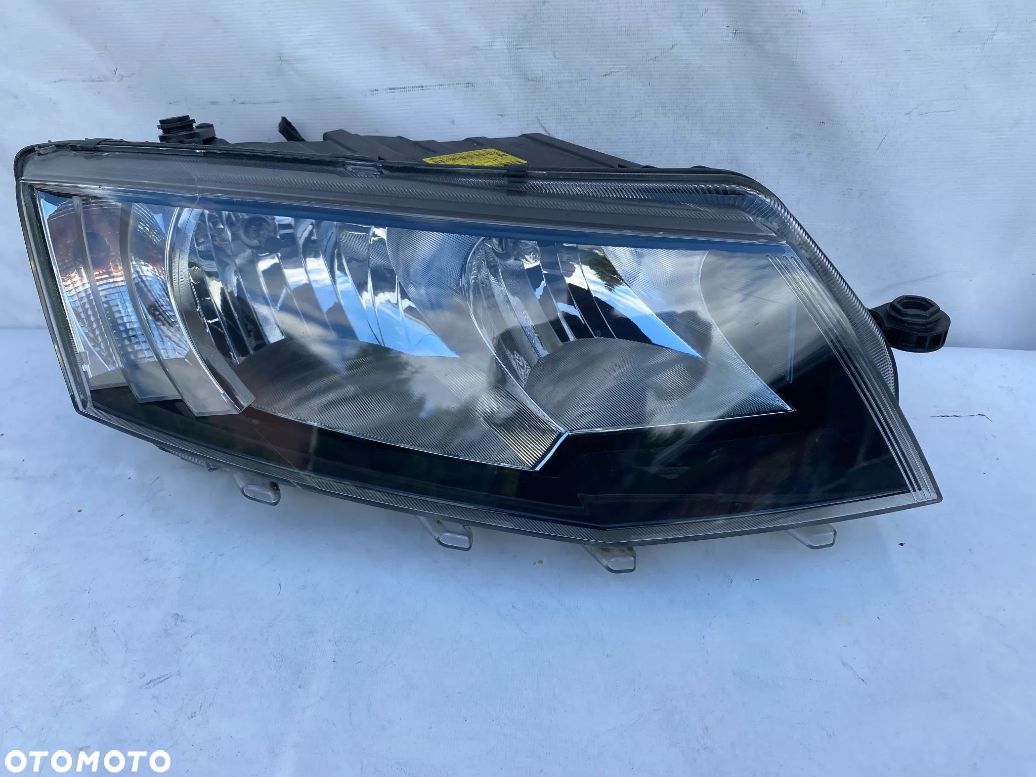 lampa skoda octavia III zwykła prawa eu cała - 1
