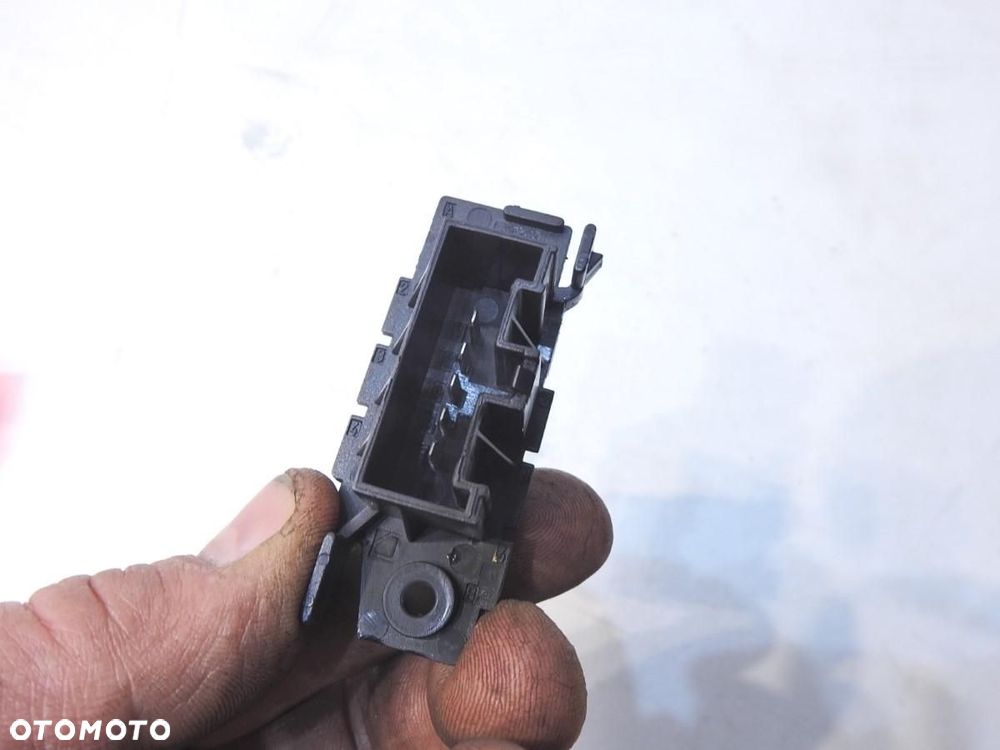 REZYSTOR OPORNICA OPEL CORSA D - 3