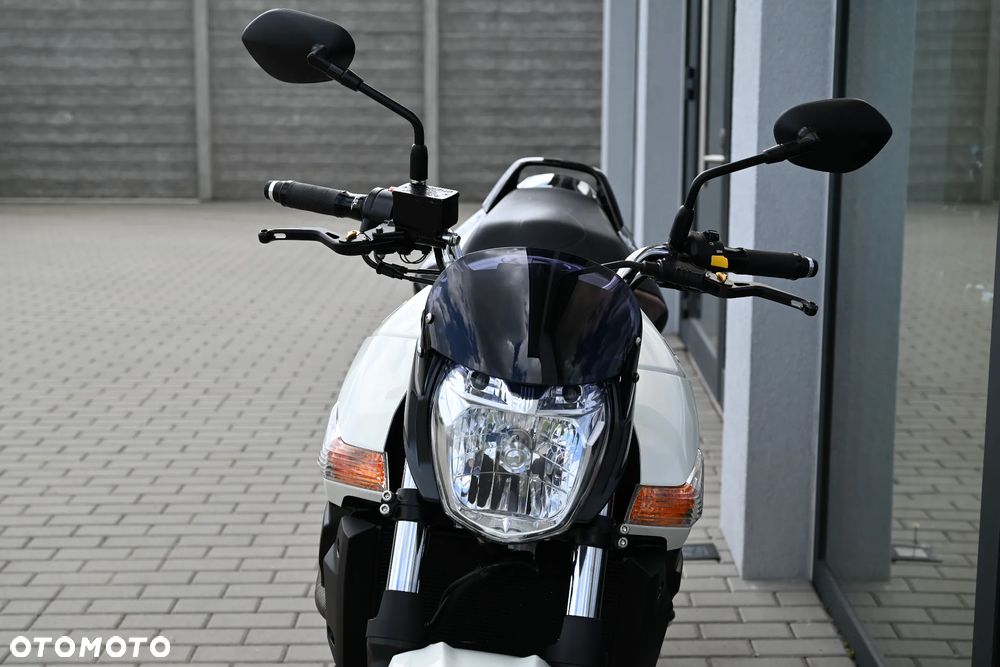 Suzuki GSR - 39