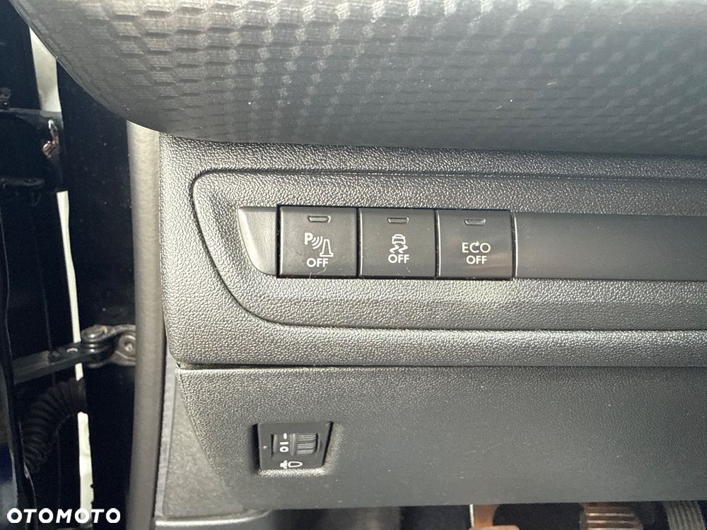 Peugeot 2008 1.6 BlueHDi Allure - 15