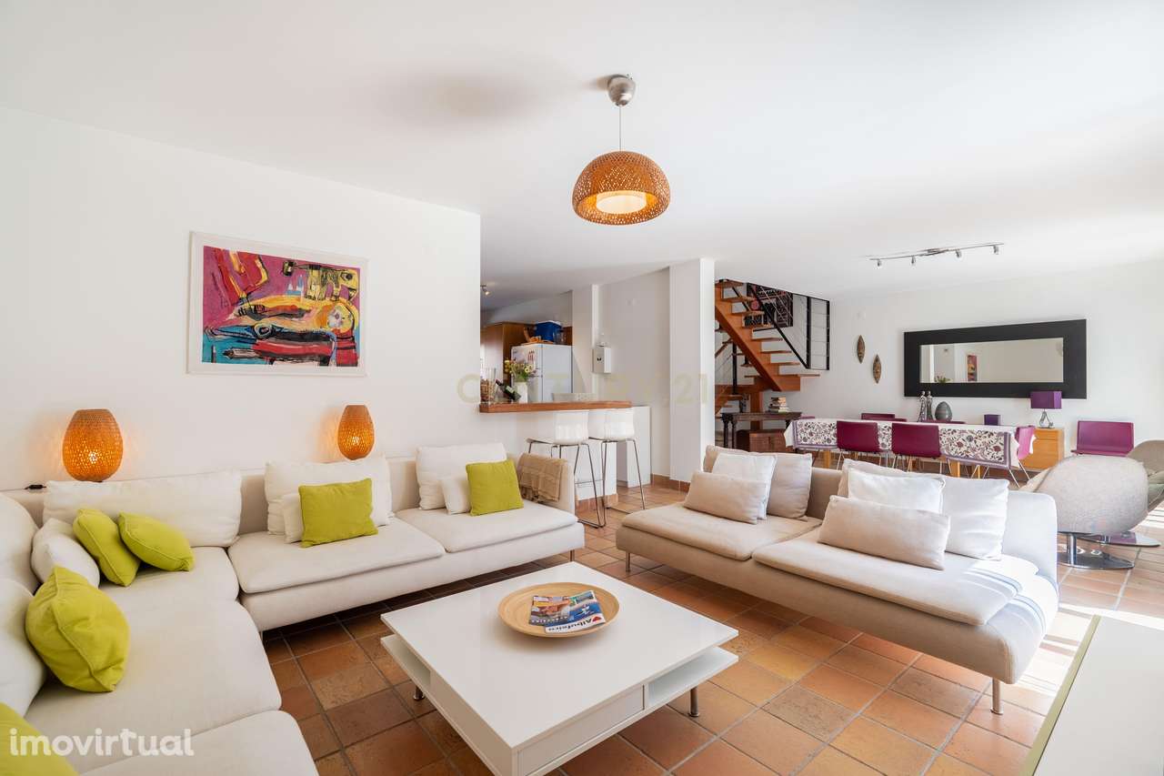 Moradia T3+1 com estacionamento e piscina comum em condomínio privado - Grande imagem: 3/40